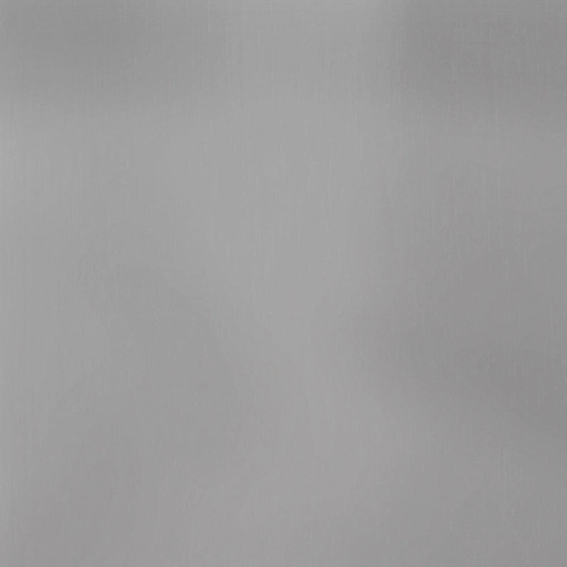 Îlot de cuisine avec plateau en acier inoxydable blanc, tiroirs, armoire et tabourets de comptoir gris