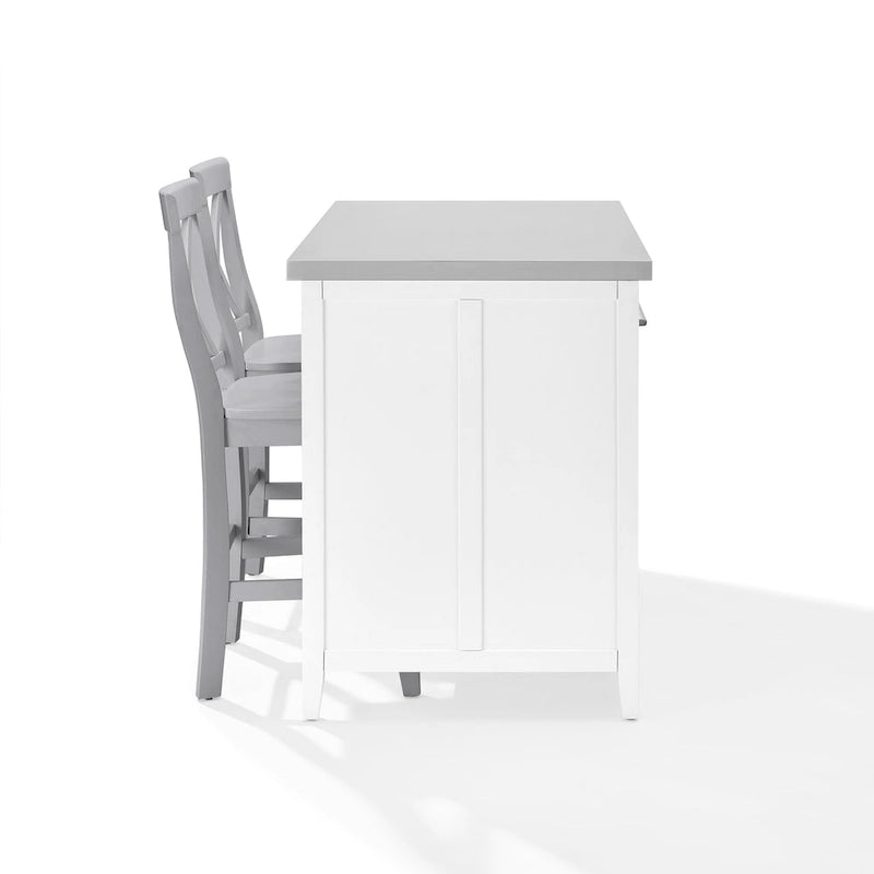 Îlot de cuisine avec plateau en acier inoxydable blanc, tiroirs, armoire et tabourets de comptoir gris