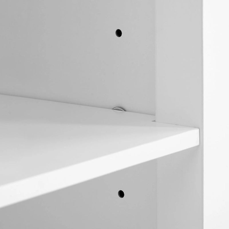 Îlot de cuisine avec plateau en acier inoxydable blanc, tiroirs, armoire et tabourets de comptoir gris